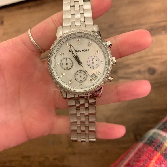 Women’s silver Michael Kors watch - Picture 2 of 4